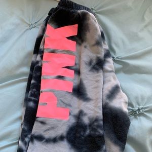 Cozy tie dye sweats for fall!